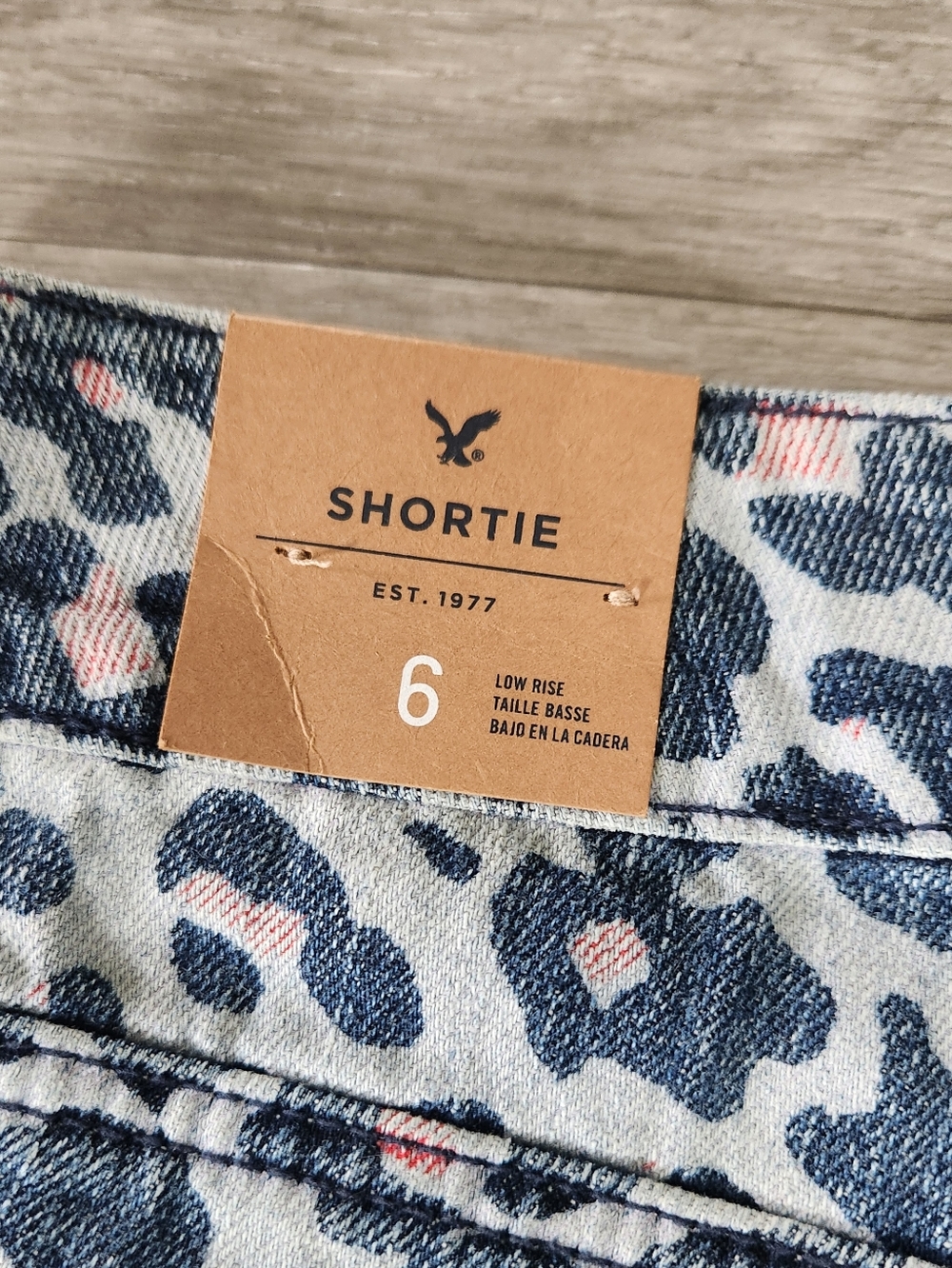 American Eagle Shortie  distressed Denim Blue Cheetah Womens 6 NWT Low Rise - Picture 6 of 10